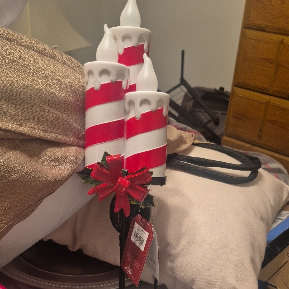 Festive Red and White LED Candle Set - Picture 5 of 13